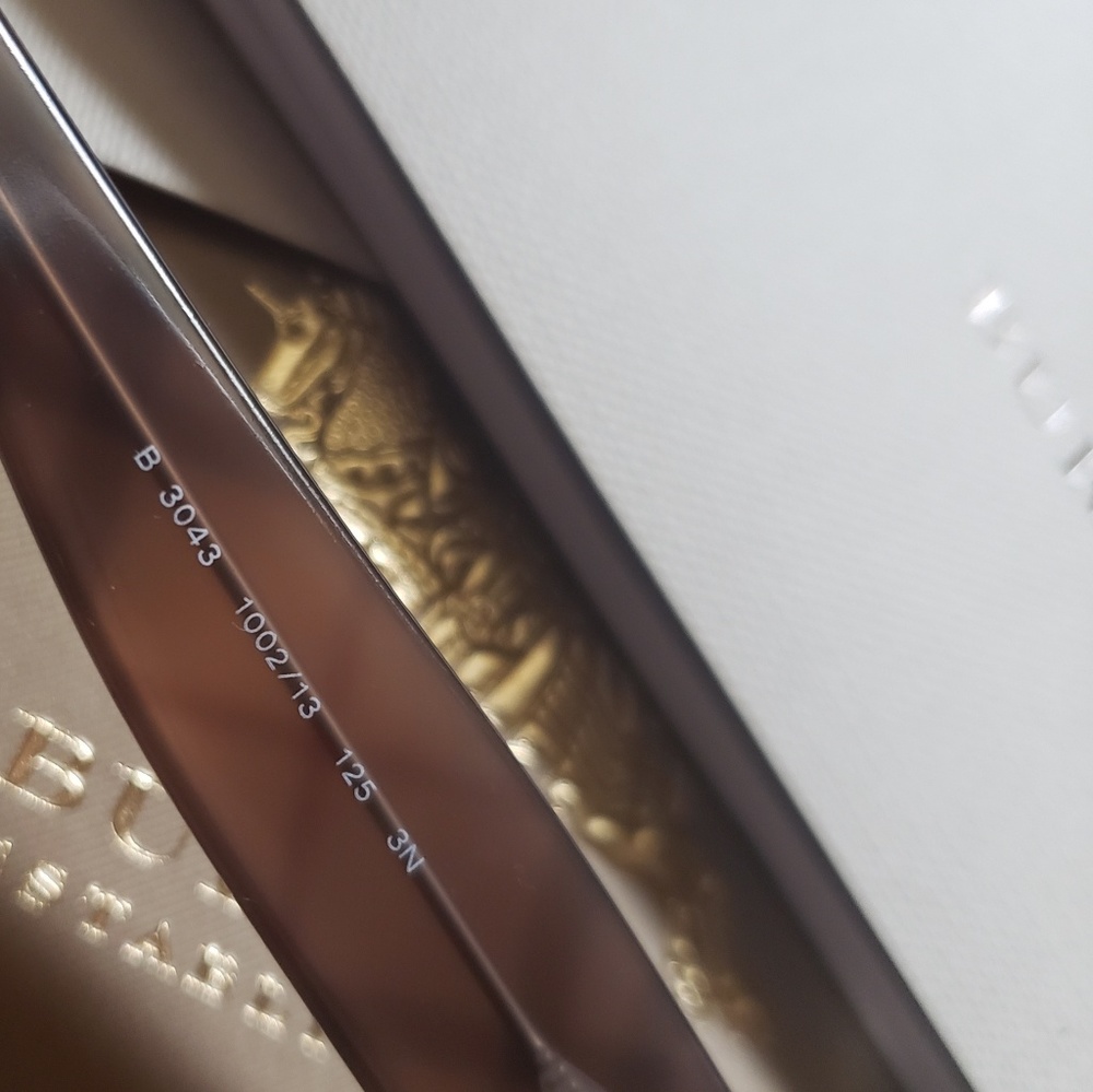 Burberry Sunglasses - Picture 4 of 4